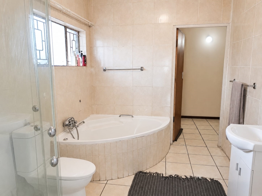 5 Bedroom Property for Sale in St Helena Free State